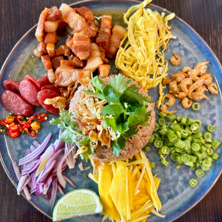 Shrimp paste fried rice • Thai Nyyom